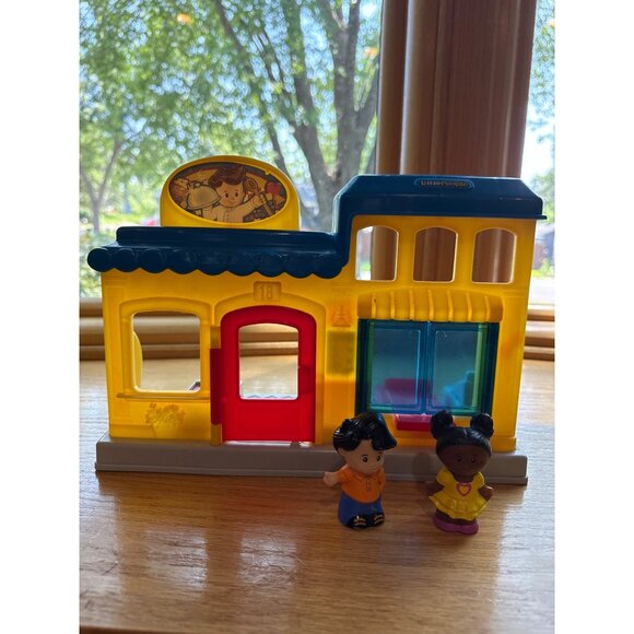 Fisher-Price Little People Restaurant Playset With Two Figures - Picture 2 of 4